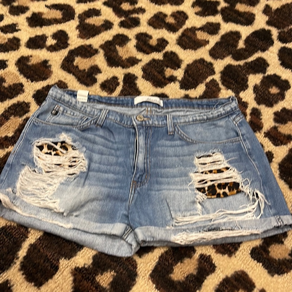 KanCan light, denim shorts